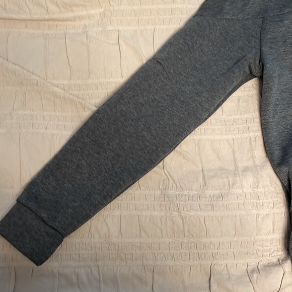 Classic Reebok Sweater - Picture 5 of 6